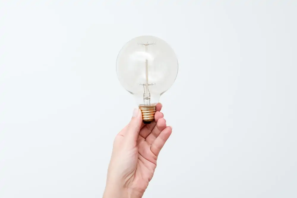 Which Lightbulb Is Closest To Natural Light?