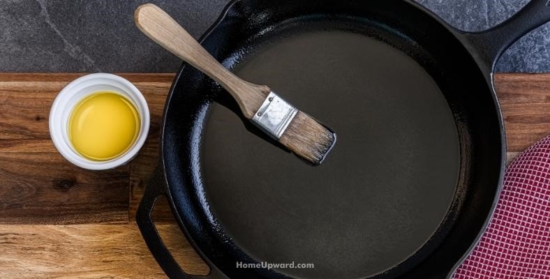 how to season a cast iron skillet or pan properly